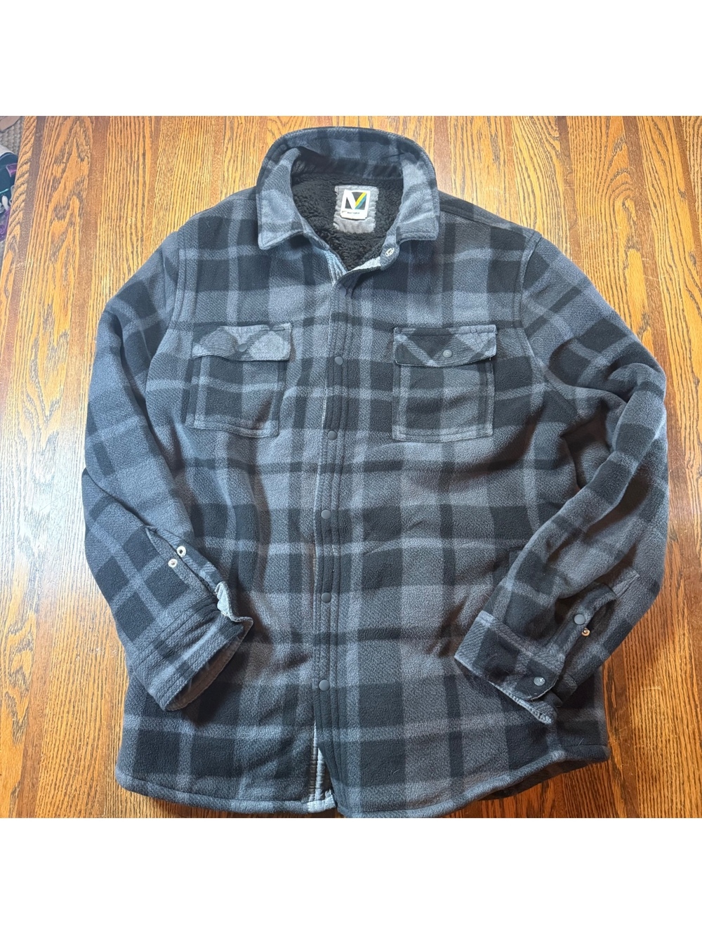 Voyager Men's XL Plaid Fleece Shirt Jacket Sherpa Lined Shacket Snap Front Gray